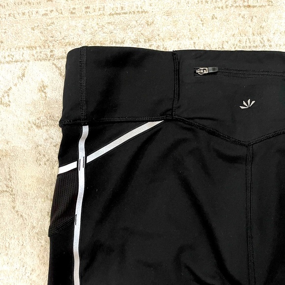 Athleta Reflective Stride Legging Pant. - Picture 8 of 9